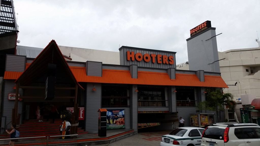 Hooters Cancun