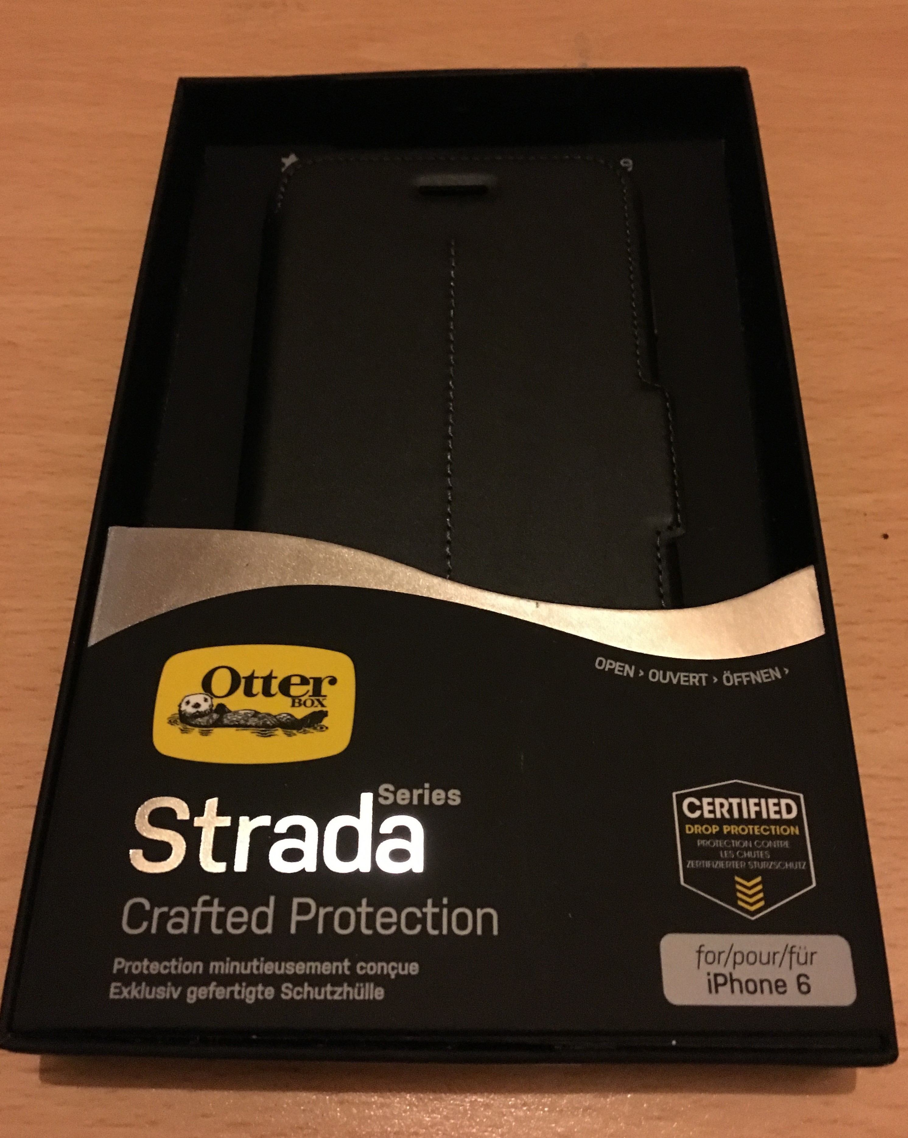 Stylish Phone Defence with Otterbox Strada Series