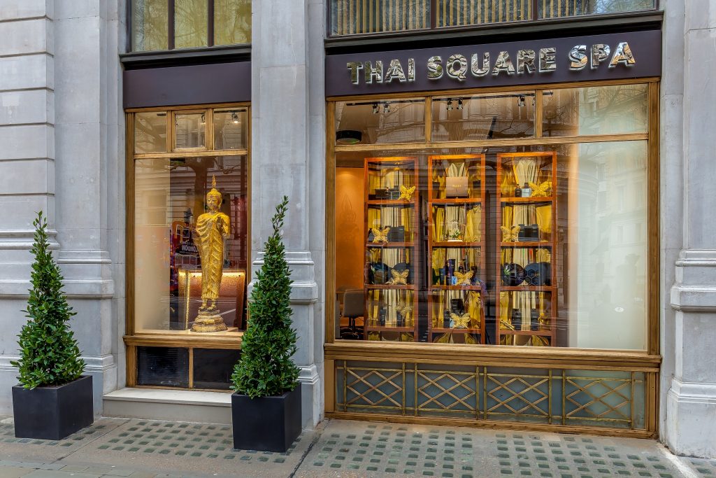 maketh-the-man-thai-square-spa-black-corridor-thai-sq-spa-outside