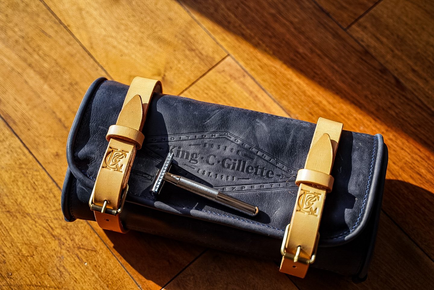 Maketh-the-man-Anton_welcome-king_C_Gillette-wash_bag.jpg