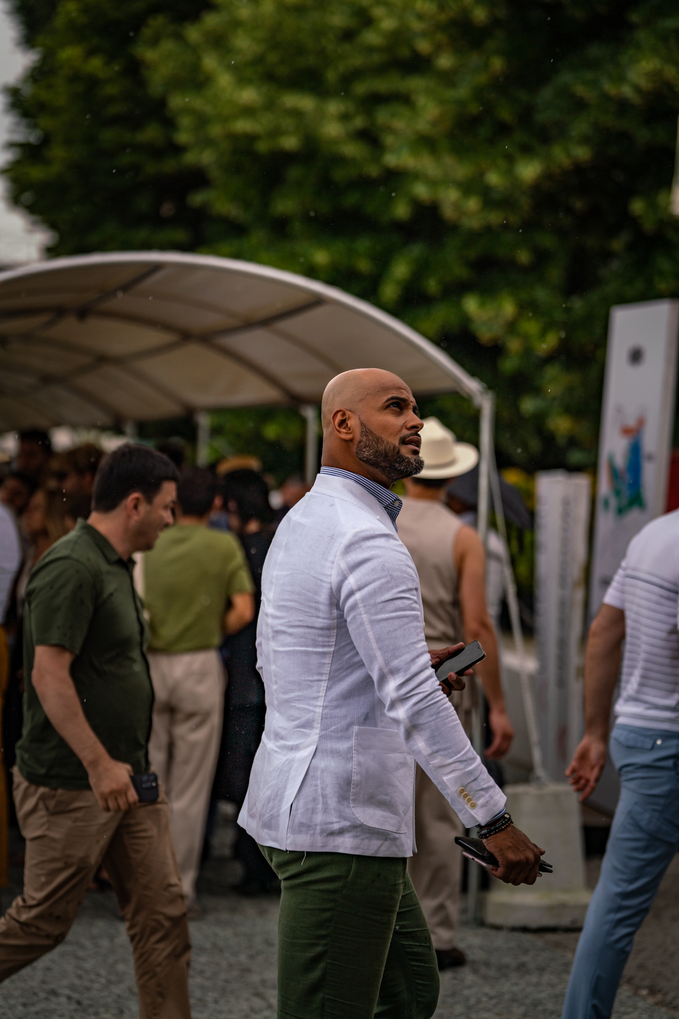 Pitti Uomo 104 - man in white linen jacket 