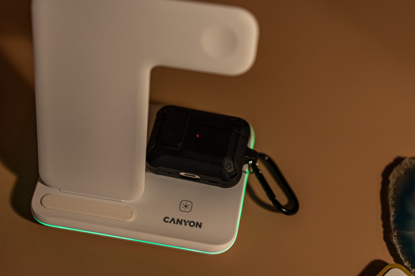 Canyon_3 in 1_charging_station-light