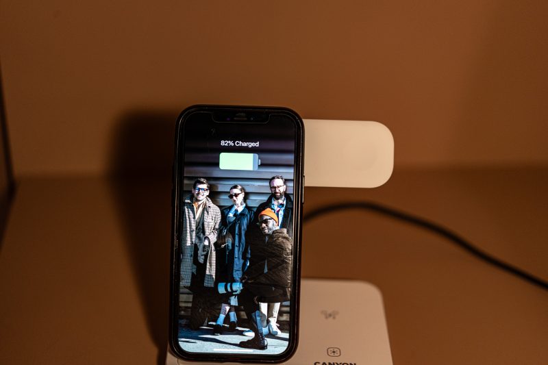 Canyon_3in1_charging_station-charging