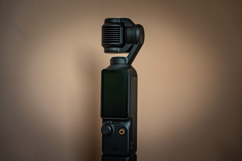 Dji Osmo Pocket 3 standing