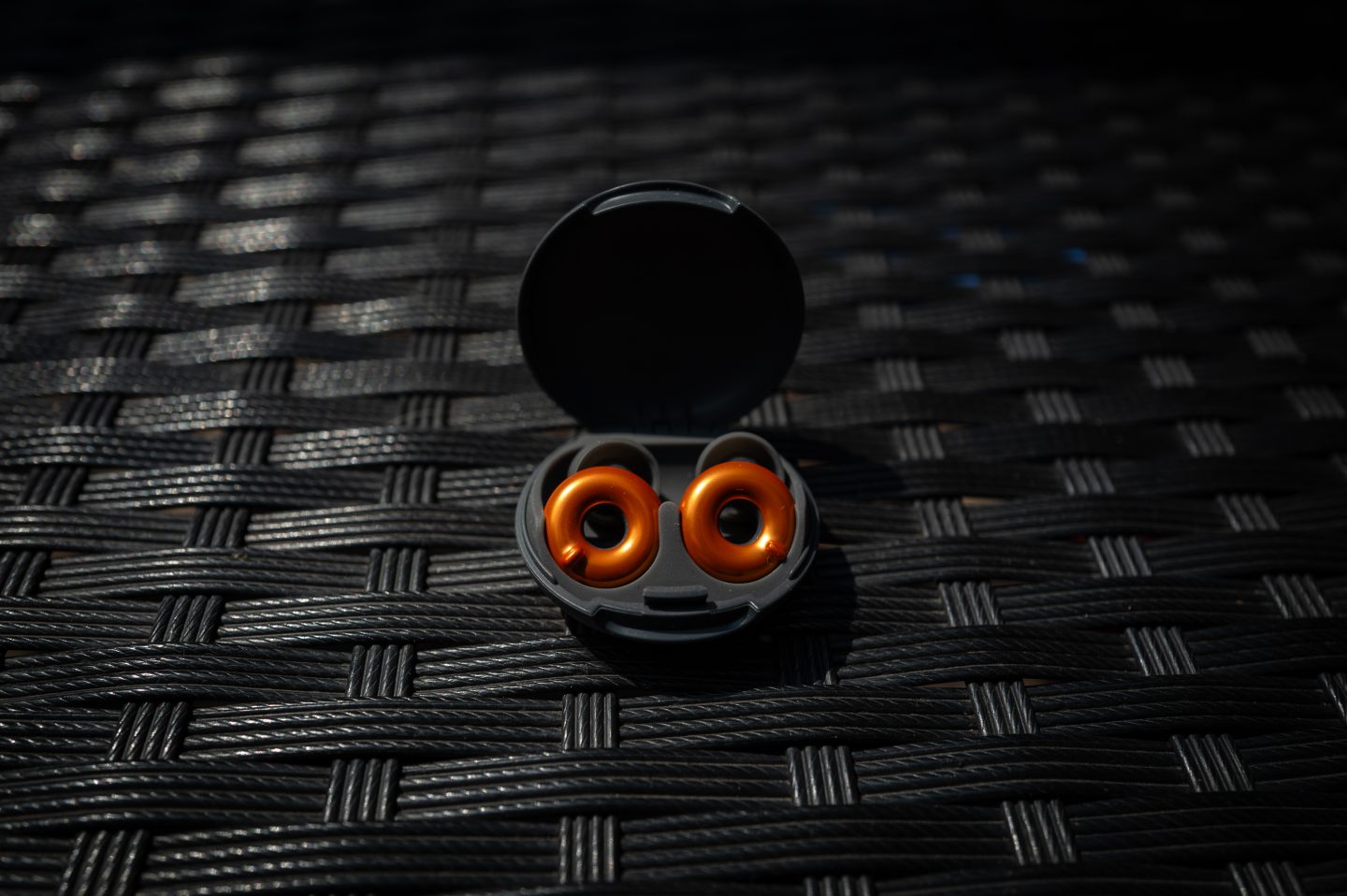 Maketh-the-Man_Anton Welcome-Loop_earplugs-McLaren_Team_switch 2-open case